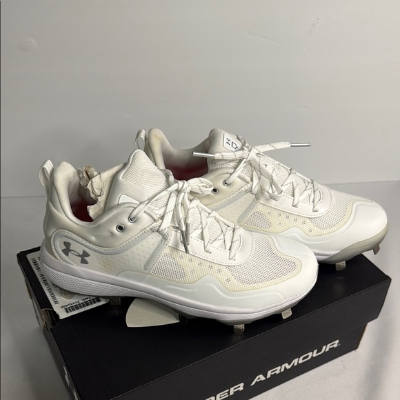 Under Armour White Athletic Softball Cleats - Picture 1 of 7